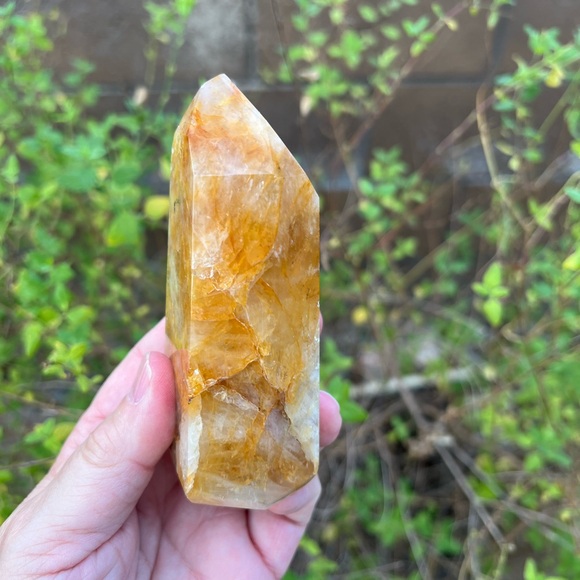 Golden Healer Crystal Tower - Picture 2 of 9